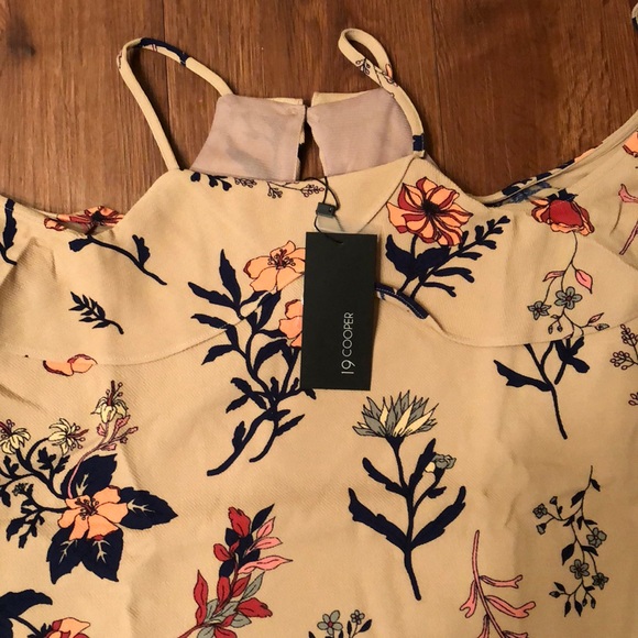 19 Cooper Taupe Floral Off Shoulder Dress - Picture 5 of 7